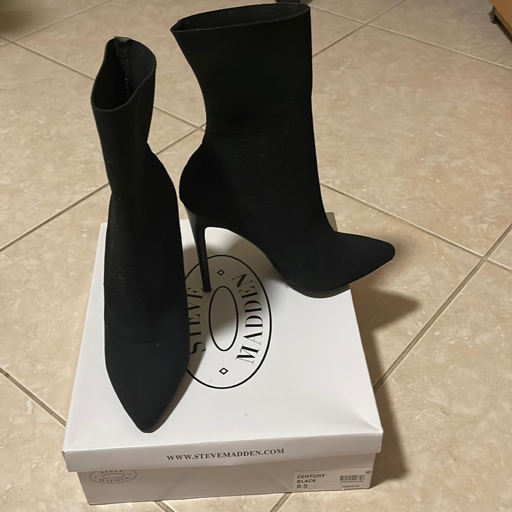 Beautiful Black Steve Madden bootie heels. Size 8.5